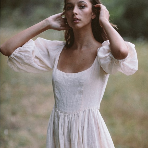 Beautiful Kara Thoms The Bellflower Dress in white linen - Picture 1 of 5